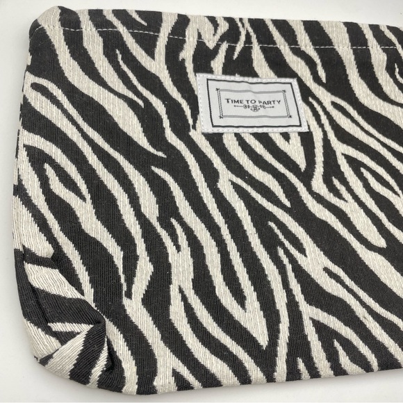 ZEBRA PRINT | Canvas Makeup Bag (Brand New!) ✨ - Picture 4 of 11